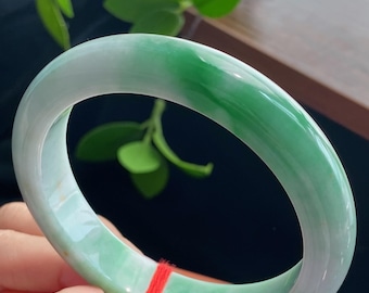 Armreif aus natürlichem Jadeit der Güteklasse A, breites, schwebendes Armband in D-Form mit leuchtend grünem Band, Geschenk für Sie, Geburtstag, Jahrestag, edler Schmuck, Mama