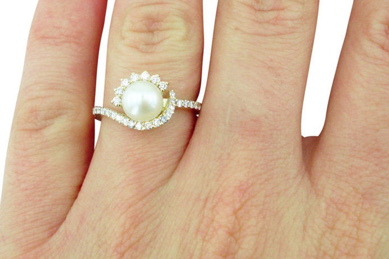 Pearl Engagement Ring Pearl and Diamond Ring Pearl Diamond Etsy Sweden