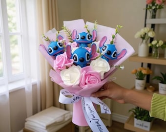 Stitch Plüsch Blumenstrauß, rosa weiße Rosen, Kawaii-Arrangement (35 cm)