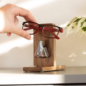 Stojak na okulary z brązowym nosem, uchwyt na okulary z drewna orzechowego, przedmiot dekoracyjny na stół