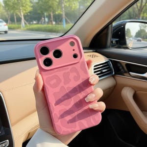 Capa para iPhone em silicone líquido com estampa de leopardo | Capa fosca com estampa animal e controle de câmera