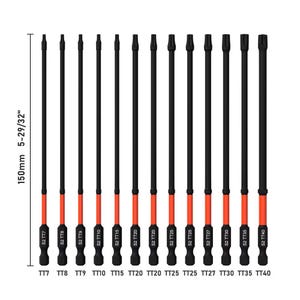 Könnte beinhalten: Ein Satz schwarzer und roter Schraubendreherbits, jeweils mit einem Größen-Code versehen. Die Bits sind 150 mm lang. Das Set enthält die Größen TT7, TT8, TT9, TT10, TT15, TT20, TT25, TT27, TT30, TT35 und TT40.