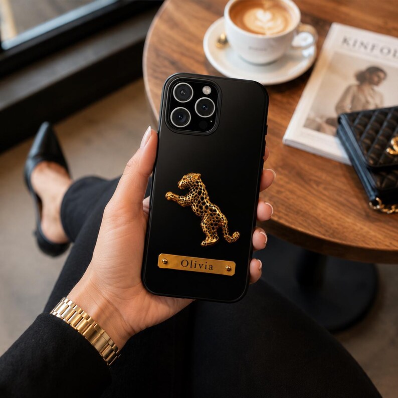personalized-black-leopard-phone-case-with-custom-name-luxury-gold