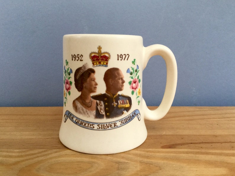 1970s Souvenir Mugs to Commemorate the Silver Jubilee of Queen Etsy