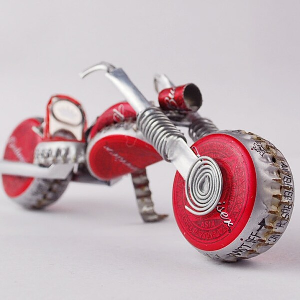Budweiser Redneck Chopper, purdy gift fer motorcycle lovers, made outta beer caps