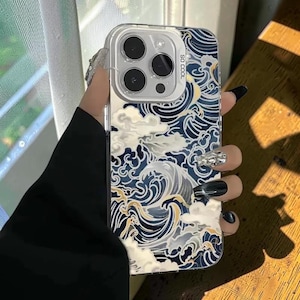 Japanskt vågigt iPhone-skal: Elektropläterat silverfärgat metalliskt konstskyddsfodral (iPhone 11-16 Pro Max)