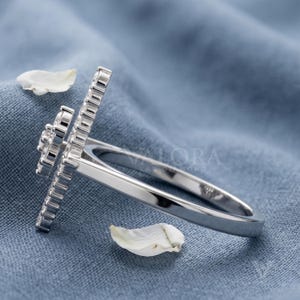 Top close up macro emphasizing perfect symmetry and bright modern facets across the premium platinum. Features F color VS clarity lab grown diamond accents set beautifully inside an art deco snowflake. This glamorous cluster jewelry configuration creates a timeless style statement for the modern bride. The quiet luxury aesthetic delivers an elite handmade statement ring vibes ideal for custom gifting.