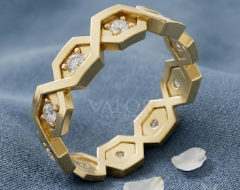 Architectural Honeycomb Band Solid Gold Chevron Eternity Ring Round Lab Diamond Statement Ring Bespoke Honeycomb Jewelry Modern Bride