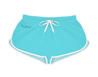 Shorts Aqua Minimal Script Accent / Shorts relajados para mujer