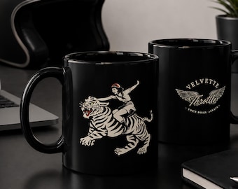 Taza Tiger Rider, Taza de café para chica motera, Regalo para chica motera, Taza para mujer motera, Taza de moto negra, Taza Tiger vintage, Regalo para mujer motera