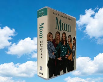 Mom: A Série Completa - Temporadas 1 a 8 (Box com 20 DVDs) Novo e Lacrado - EUA