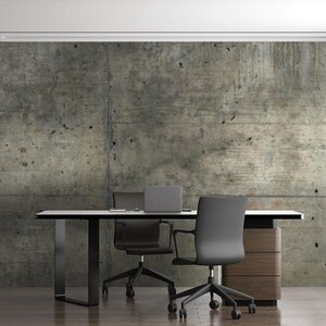 Peut inclure: Int&eacute;rieur de bureau moderne avec un mur en b&eacute;ton en arri&egrave;re-plan. Comprend un bureau blanc, deux chaises de bureau noires et un ordinateur portable. Un meuble en bois et une biblioth&egrave;que noire sont &eacute;galement visibles. La pi&egrave;ce a un design minimaliste.