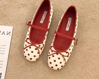 Ballerine Mary Jane a pois da donna, ballerine con cinturino rosso, graziose scarpe con fiocco, stile vintage, comode scarpe eleganti, ballerine retrò