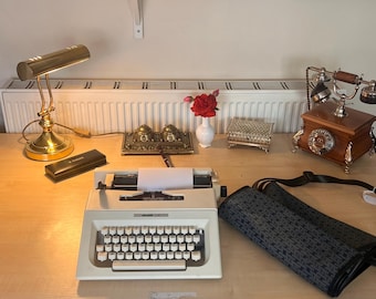 Vintage Olivetti Lettera 20 Portable Typewriter Original Case Working Condition 1970s Retro Writing Machine Prop Dark Academia Office Decor