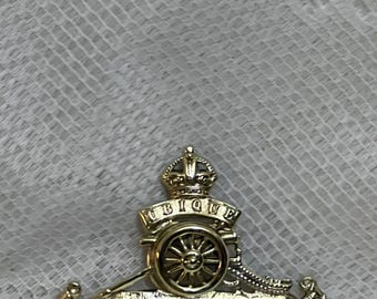 WW2 Royal Artillery Cap Badge Rotating Wheel Brass Uniform Insignia Antique Military Memorabilia British Army Officers Gift Militaria