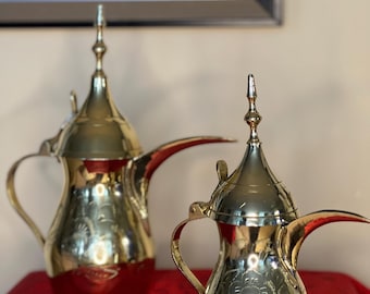 Vintage Omani Brass Dallah Coffee Pot Set Islamic Heritage Pitchers Mid Century Arabian Metalwork Middle Eastern Decor Chinoiserie Styling