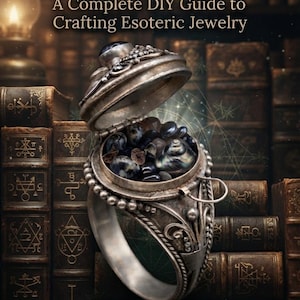 Könnte beinhalten: Ein Buchcover mit dem Titel Mastering Spiritual Spiritual Rings & Talismans: A Complete DIY Guide to Crafting Esoteric Jewelry von Aucham Sanames und Mauta Guest, das einen silbernen Medaillonring mit dunklen Steinen zeigt.