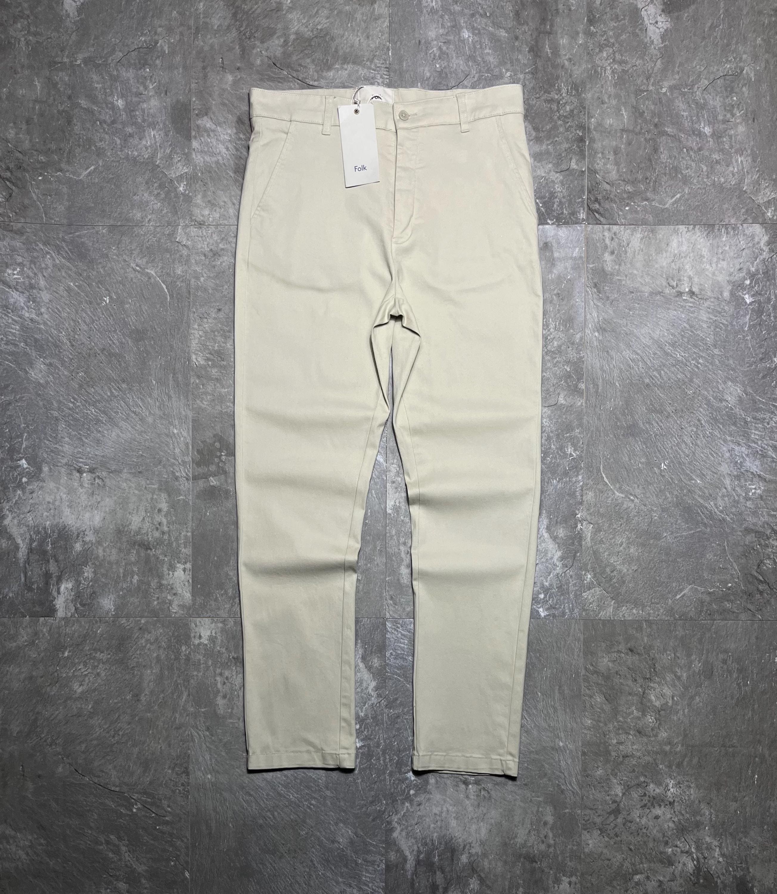 Pantaloni Chino Folk Beige, stile Old Money, da uomo, taglia 32, nuovi con etichette. Chinos in twill color pietra, design britannico minimalista, cotone di alta qualità.