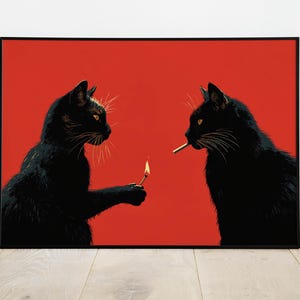 Può includere: Una stampa artistica rettangolare incorniciata raffigurante due gatti neri su uno sfondo rosso a tinta unita. Un gatto tiene un fiammifero acceso, mentre l'altro ha una sigaretta in bocca. I gatti sono posizionati l'uno di fronte all'altro.