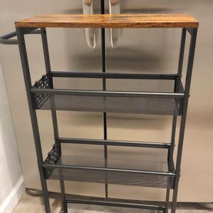 Chariot de rangement à roulettes mince, 4 niveaux, organisateur de salle de bain et de buanderie étroit avec plateau en bois