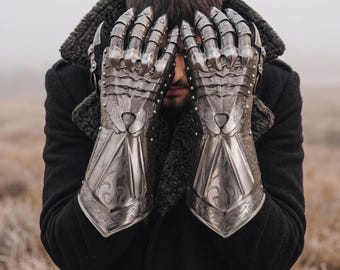 Wraithlord Nazgul Battle Gauntlets – Dark Realm Hand Armor for Gothic LARP, Medieval Cosplay & Ringwraith Collector Gear