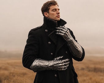 Nazgul-Inspired Etched Gauntlet Gloves | Medieval Cosplay Armor | Gothic Fantasy Costume | Perfect Halloween & LARP Gift