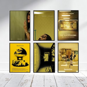 Peut inclure: Un ensemble de six affiches rectangulaires présentant des images aux tons jaunes liées à The Backrooms. Les designs incluent une personne contre un mur, un visage, une vue de caméra numérique, un couloir sombre et une scène de pièce inversée.