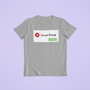 Retro Computer Error Pop-Up Tee – “I’m on Break” Humor Shirt, Tech Apparel