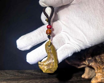 Llavero de piedra natural del desierto de Gobi, dije de piedra desgastada único, cordón trenzado hecho a mano, accesorio único para bolso estilo boho.