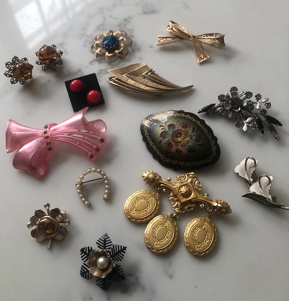 Vintage Brooches Lot of Fourteen Assorted Mid Century Vintage
