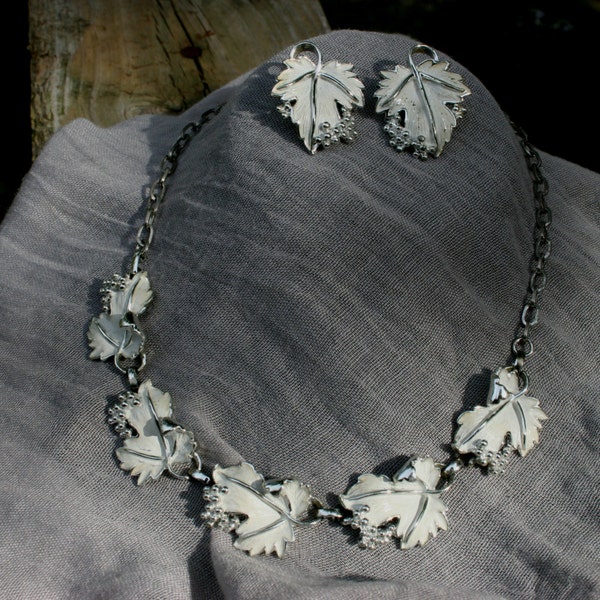 Vintage Sarah Coventry White Leaves Demi Parure Set Bridal Bridesmaid Wedding Prom Silver Necklace Earrings