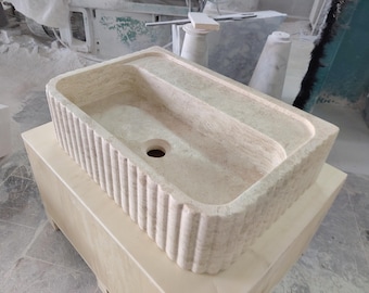 Lavabo de travertino beige, lavabo de piedra natural estriado para tocador, lavabo de travertino claro de lujo hecho a mano, ideal para tocadores de baño.