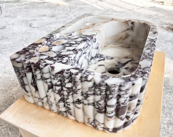 Lavabo de mármol Calacatta Viola con diseño estriado a medida, lavabo de tocador de piedra acanalado personalizado, lavabo tallado a mano.