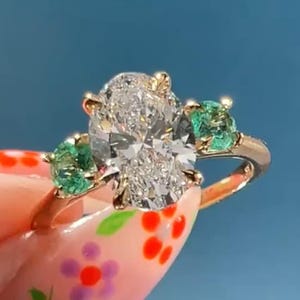 Anillo de compromiso ovalado de 3 quilates, anillo de moissanita verde de tres piedras, anillo de promesa con diamantes simulados, regalo de aniversario de oro macizo.