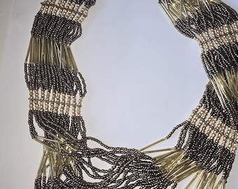 Collar vintage de cuentas superpuestas