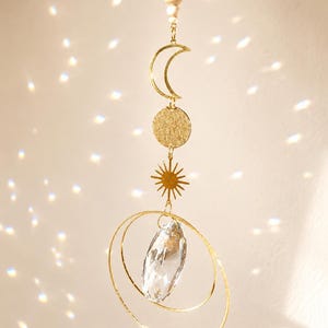 Hemelse zon- en maan-zonnevanger | Kristallen raamdecoratie met maan | Regenboogmaker | Handgemaakte boho-zonnevanger | Boho-kamerdecoratie | Cadeau voor maanliefhebbers