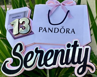 Luxus inspirierter Cake Topper mit Name & Alter | Pandora Personalisierte Kuchen Topper | Elegantes Geschenk-Thema Party Dekor | Benutzerdefinierte Name Cake Topper