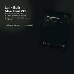 Può includere: Annuncio di un "Lean Bulk Meal Plan PDF" digitale su sfondo scuro. Il testo include "Muscle Gain Nutrition Plan", "Training Day & Rest Day Structure" e "Grocery List". Un tablet mostra il piano alimentare.