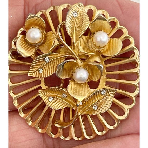Broche vintage tendance avec strass étincelants pour