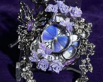 Handgefertigte Purple Roses Taschenuhr-Halskette - irisierendes Schmetterlings-Zifferblatt, Amethyst-Kristall-Verzierung