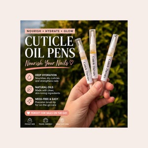 Op de afbeelding: Drie nagelriemoliepennen worden in een hand gehouden, met de tekst "Cuticle Therapy" op elk. De afbeelding bevat de tekst "Nourish Your Nails" en benadrukt voordelen zoals diepe hydratatie en natuurlijke oliën. De pennen zijn ontworpen voor nagelverzorging.