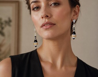 Pendientes llamativos de borla en oro negro, con flecos abundantes, estilo lujoso de corte.