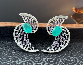 Pendientes de botón con forma de ala de plata, detalles con efecto de cristal verde, joyería llamativa de estilo vintage con calado.