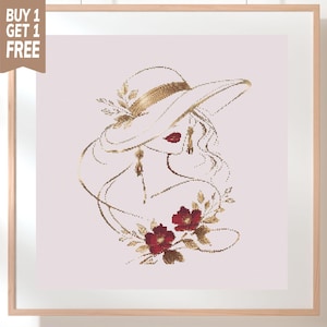 Puede incluir: Un patrón de punto de cruz con una ilustración de líneas de una persona con un sombrero de ala ancha, acentuado con detalles dorados, labios rojo oscuro y dos flores rojo oscuro con hojas doradas sobre un fondo rosa pálido.
