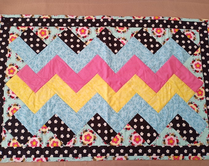 Cute fun bright bee tabletop quilt/wall quilt