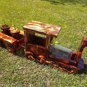 Spruce Squirrel Feeder Train