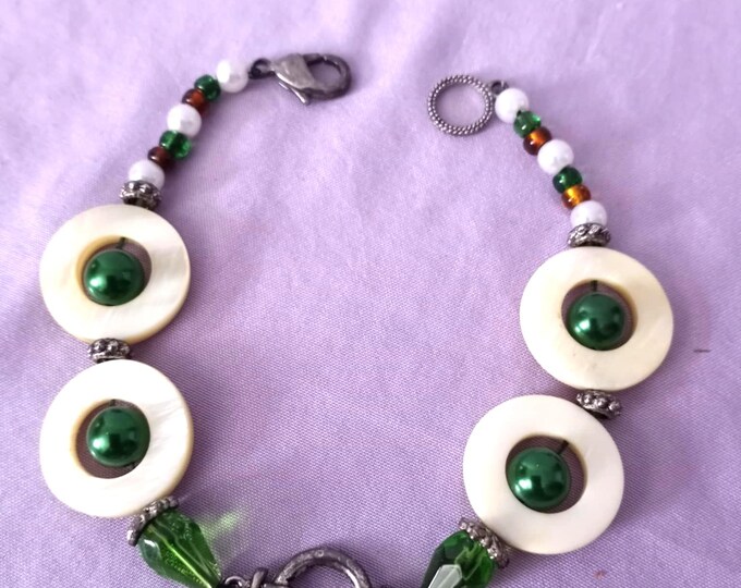 Vintage bracelet with natural shell rings, green and gold beads