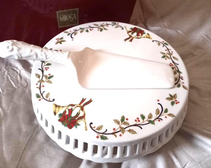 Mikosa new in box/neverused holiday lace 10 inch cake or pie stand with slice server