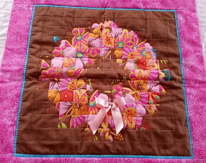 Mini block floral wreath wall quilt/ table topper