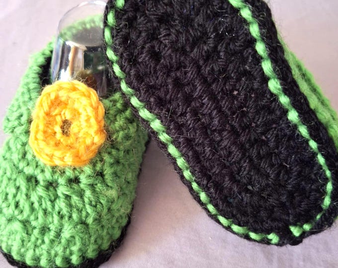 Lucky green crochet baby shoes